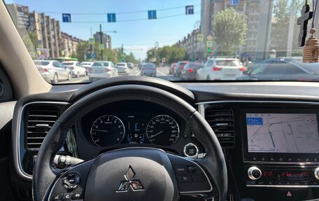 Mitsubishi Outlander III рестайлинг 3, 2021 год, 2 450 000 рублей, 24 фотография