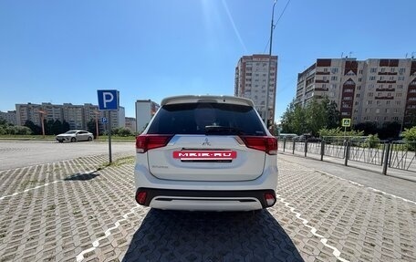 Mitsubishi Outlander III рестайлинг 3, 2021 год, 2 450 000 рублей, 16 фотография