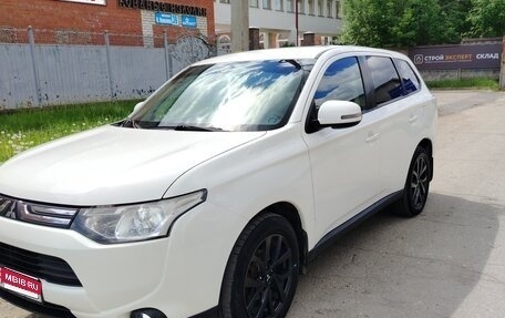 Mitsubishi Outlander III рестайлинг 3, 2012 год, 1 200 000 рублей, 1 фотография