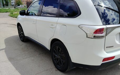 Mitsubishi Outlander III рестайлинг 3, 2012 год, 1 200 000 рублей, 3 фотография