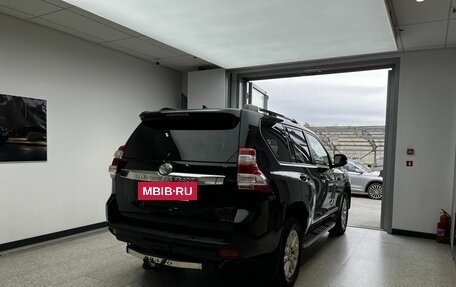 Toyota Land Cruiser Prado 150 рестайлинг 2, 2017 год, 3 350 000 рублей, 4 фотография