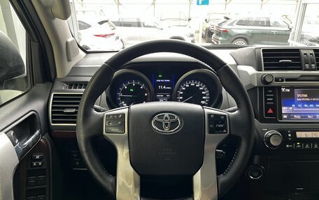 Toyota Land Cruiser Prado 150 рестайлинг 2, 2017 год, 3 350 000 рублей, 10 фотография