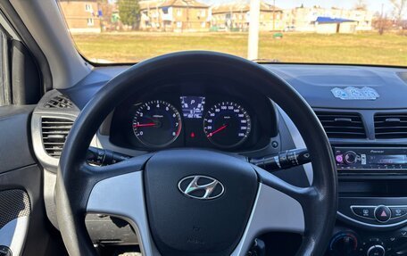 Hyundai Solaris II рестайлинг, 2012 год, 600 000 рублей, 16 фотография