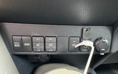 Toyota RAV4, 2017 год, 2 550 000 рублей, 10 фотография