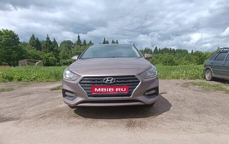 Hyundai Solaris II рестайлинг, 2017 год, 1 300 000 рублей, 1 фотография