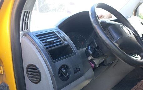 Volkswagen Transporter T5 рестайлинг, 2004 год, 1 300 000 рублей, 3 фотография