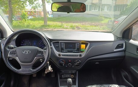 Hyundai Solaris II рестайлинг, 2017 год, 1 300 000 рублей, 8 фотография
