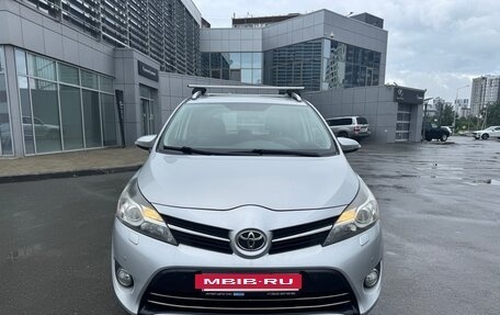 Toyota Verso I, 2013 год, 1 420 000 рублей, 2 фотография