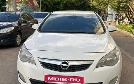 Opel Astra J, 2011 год, 520 000 рублей, 1 фотография