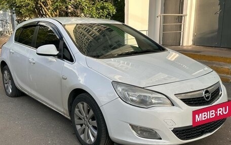 Opel Astra J, 2011 год, 520 000 рублей, 2 фотография