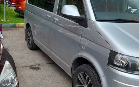 Volkswagen Caravelle T5, 2014 год, 2 000 000 рублей, 2 фотография