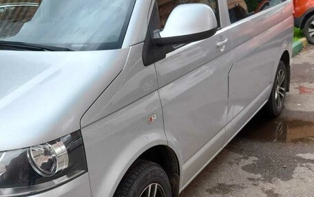 Volkswagen Caravelle T5, 2014 год, 2 000 000 рублей, 3 фотография