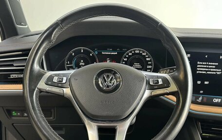 Volkswagen Touareg III, 2019 год, 4 300 000 рублей, 10 фотография