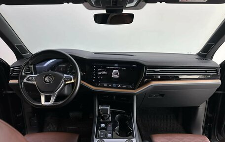 Volkswagen Touareg III, 2019 год, 4 300 000 рублей, 9 фотография