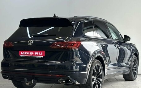 Volkswagen Touareg III, 2019 год, 4 300 000 рублей, 5 фотография