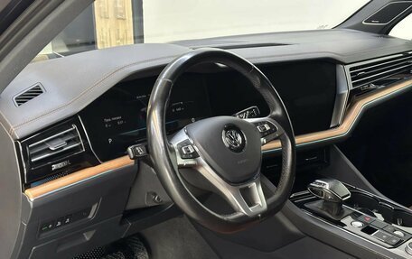Volkswagen Touareg III, 2019 год, 4 300 000 рублей, 21 фотография