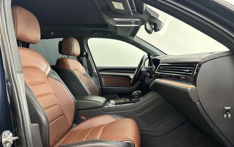 Volkswagen Touareg III, 2019 год, 4 300 000 рублей, 22 фотография