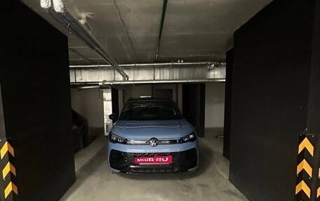 Volkswagen Tiguan, 2024 год, 4 200 000 рублей, 22 фотография