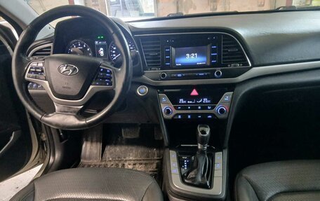 Hyundai Elantra VI рестайлинг, 2016 год, 998 000 рублей, 5 фотография