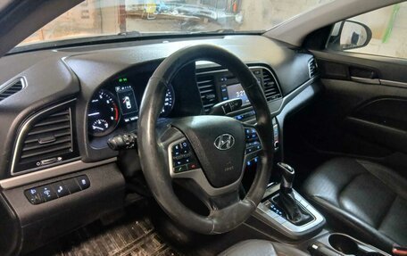 Hyundai Elantra VI рестайлинг, 2016 год, 998 000 рублей, 6 фотография