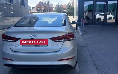 Hyundai Elantra VI рестайлинг, 2016 год, 998 000 рублей, 10 фотография