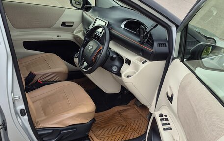 Toyota Sienta II, 2016 год, 1 290 000 рублей, 13 фотография