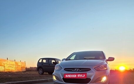 Hyundai Solaris II рестайлинг, 2013 год, 850 000 рублей, 3 фотография
