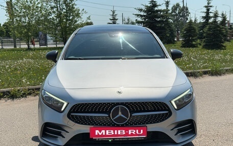 Mercedes-Benz A-Класс, 2019 год, 2 590 000 рублей, 4 фотография