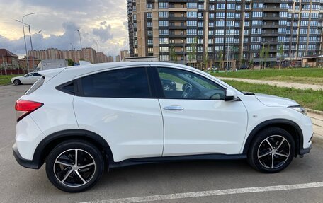 Honda Vezel, 2021 год, 2 500 000 рублей, 6 фотография