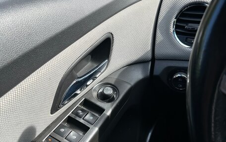 Chevrolet Cruze II, 2014 год, 800 000 рублей, 17 фотография