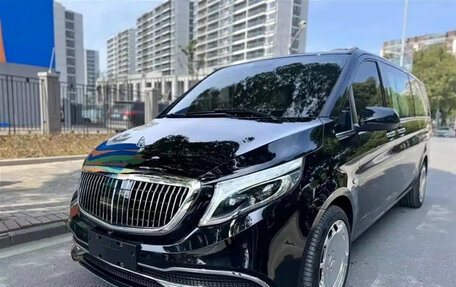 Mercedes-Benz V-Класс, 2023 год, 5 940 000 рублей, 1 фотография
