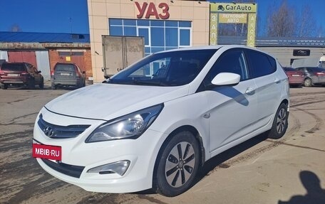 Hyundai Solaris II рестайлинг, 2016 год, 820 000 рублей, 3 фотография