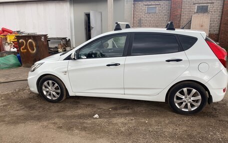 Hyundai Solaris II рестайлинг, 2011 год, 550 000 рублей, 2 фотография