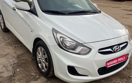 Hyundai Solaris II рестайлинг, 2011 год, 550 000 рублей, 4 фотография