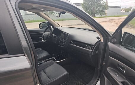 Mitsubishi Outlander III рестайлинг 3, 2017 год, 1 680 000 рублей, 6 фотография