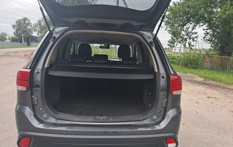 Mitsubishi Outlander III рестайлинг 3, 2017 год, 1 680 000 рублей, 5 фотография