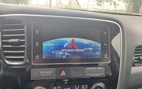 Mitsubishi Outlander III рестайлинг 3, 2017 год, 1 680 000 рублей, 9 фотография