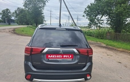 Mitsubishi Outlander III рестайлинг 3, 2017 год, 1 680 000 рублей, 2 фотография
