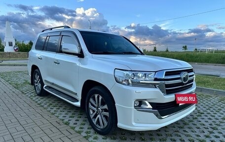 Toyota Land Cruiser 200, 2019 год, 6 700 000 рублей, 2 фотография