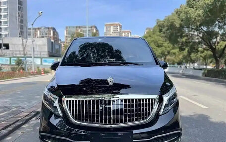 Mercedes-Benz V-Класс, 2023 год, 5 940 000 рублей, 2 фотография