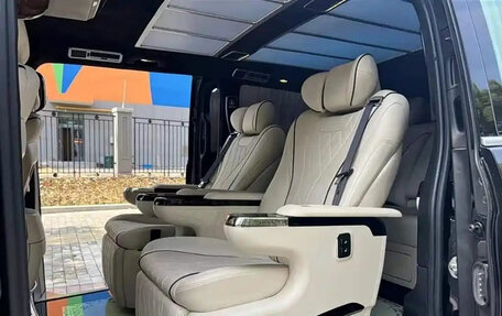 Mercedes-Benz V-Класс, 2023 год, 5 940 000 рублей, 10 фотография