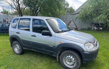 Chevrolet Niva I рестайлинг, 2010 год, 350 000 рублей, 3 фотография