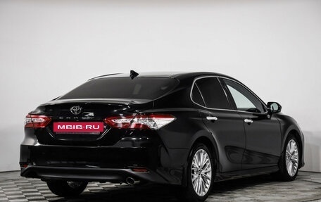 Toyota Camry, 2018 год, 2 749 000 рублей, 6 фотография