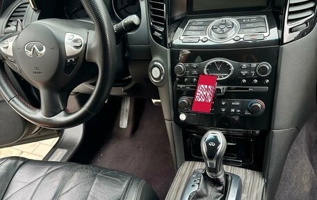 Infiniti QX70, 2014 год, 2 400 000 рублей, 15 фотография