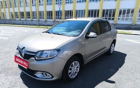 Renault Logan II, 2017 год, 800 000 рублей, 3 фотография