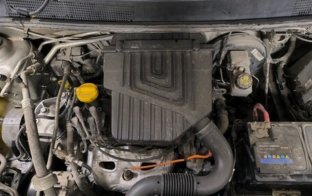Renault Logan II, 2017 год, 800 000 рублей, 15 фотография