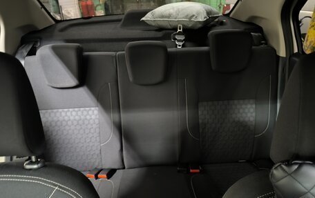 Renault Logan II, 2017 год, 800 000 рублей, 20 фотография