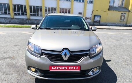 Renault Logan II, 2017 год, 800 000 рублей, 13 фотография
