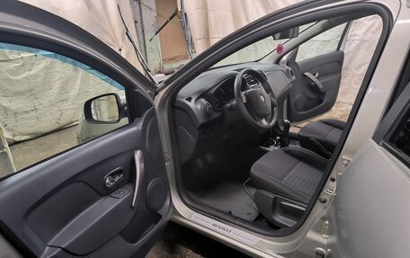 Renault Logan II, 2017 год, 800 000 рублей, 27 фотография