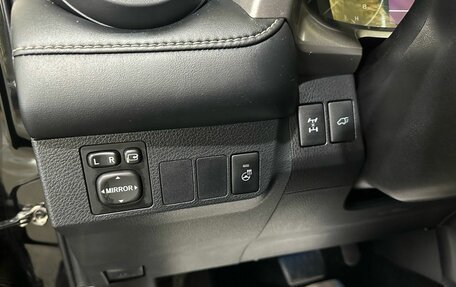 Toyota RAV4, 2019 год, 2 450 000 рублей, 34 фотография